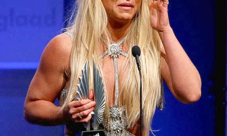 Britney Spears enters rehab after arrest  on suspicion of driving under the influence